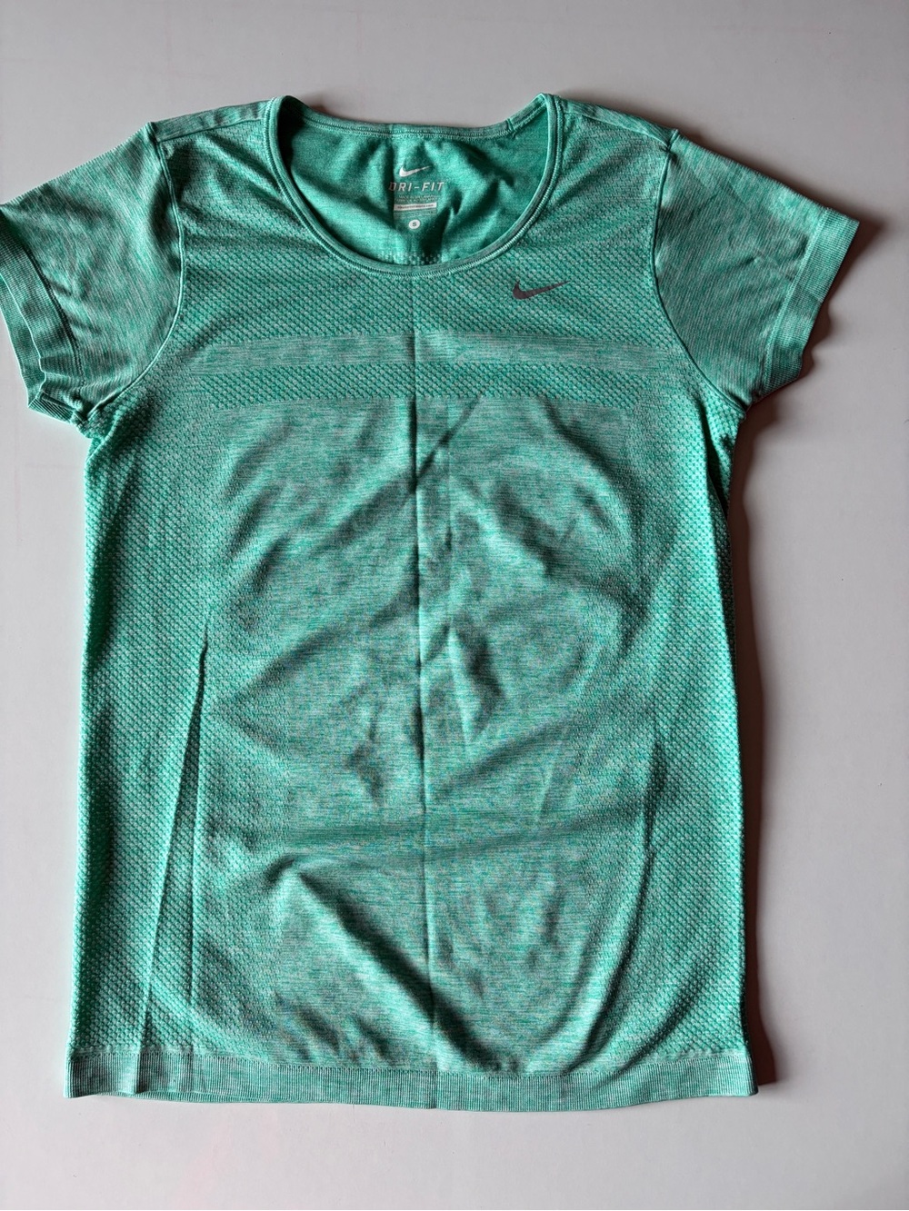 Nike dri-fit mint green short sleeve top workout shirt women’s small athletic